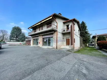 Negozio, laboratorio e Appartamento in vendita a Passirano