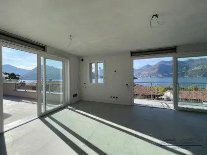 Esclusive ville di nuova realizzazione con vista lago
