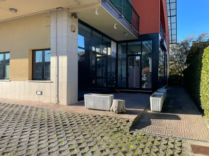 Ampio negozio/ufficio in affitto e vendita a Villongo