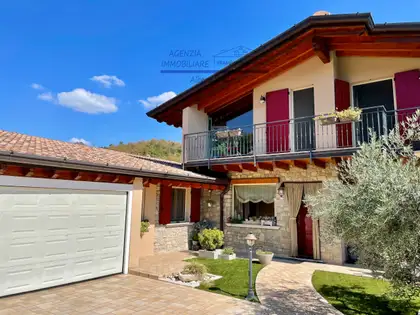 Graziosa villa bifamiliare a Serle